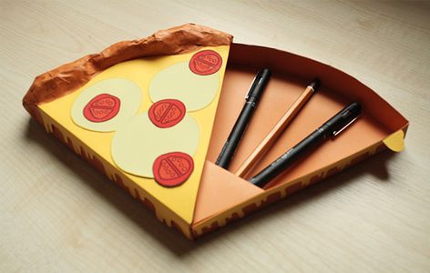 Pizza Box - Pen & Pencil holder for Yr1 Uni Students on Behance Surprise Pizza, Beard Logo Design, Pizza Craft, Creative Pizza, Pizza Box, Pizza Boxes, Packaging Designs, Box Packaging Design, Paper Crafts Origami