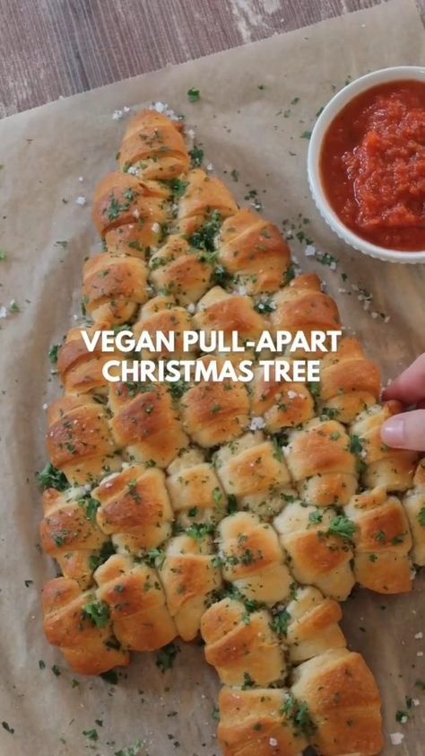 Best Holiday Appetizers, Cheese Baked, Vegan Cream, Holiday Appetizer, Vegan Cream Cheese, Christmas Menu, Holiday Appetizers, Vegan Soup, Pull Apart