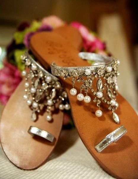 Indian wedding footwear for beach wedding #beachwedding #summerwedding #coastalwedding Indian Slippers, Bridal Flat Sandals, Indian Sandals, Wedding Footwear, Performance Clothes, Colorful Wedding Shoes, Bridal Slippers, Indian Shoes, Beach Wedding Shoes