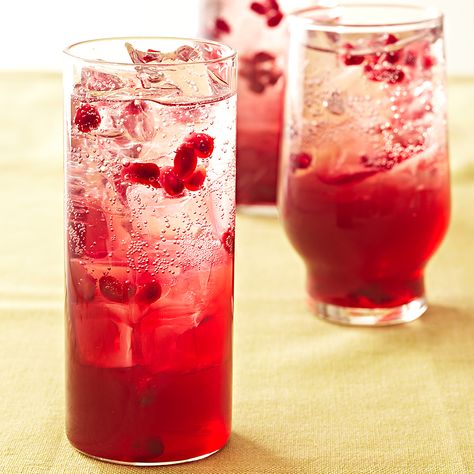 Pomegranate Tea Recipe, Pomegranate Drink, Vegan Beverages, Healthy Teas Recipes, Pomegranate Drinks, Shirley Temples, Pomegranate Tea, Rainbow Board, Pomegranate Recipes