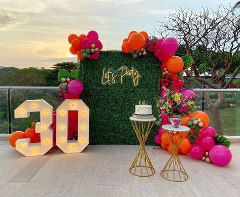 Birthday Party Colors For Women, Orange And Pink 30th Birthday, Sunset Birthday Theme Decor, Sunset Party Decorations, Sunset Birthday Theme, Sunset Theme Party, Summer Sunset Party, 30th Bday Party, 30th Birthday Themes