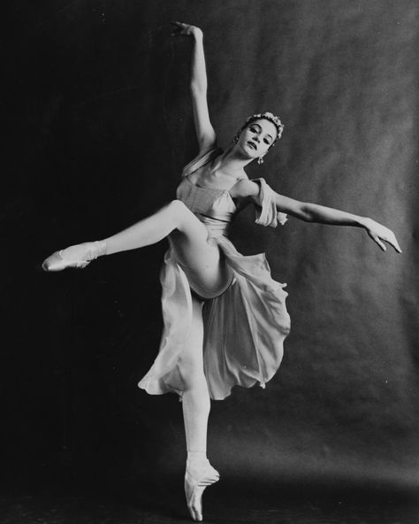 Suzanne Farrell, History Of Dance, Margot Fonteyn, Ballet Russe, Beautiful Dance, Vintage Ballet, Rudolf Nureyev, Paris Opera Ballet, George Balanchine