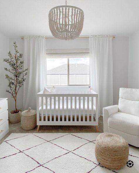 Gender Neutral Baby Nursery, Baby Nursery Inspiration, Baby Room Neutral, Nursery Room Design, Girl Nursery Room, Baby Boy Room Nursery, Baby Room Inspiration, Nursery Room Inspiration, White Nursery