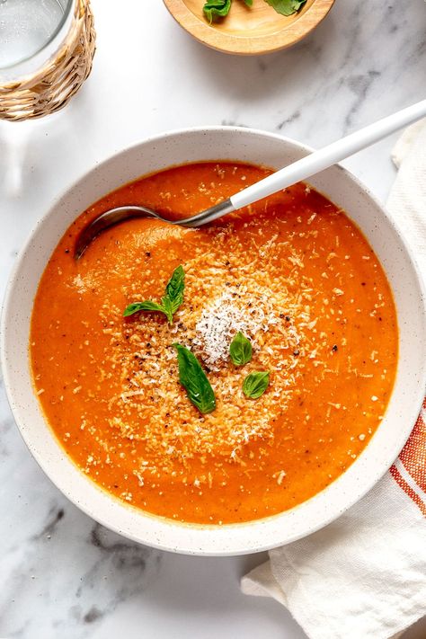 Vegetarian Roasted Red Pepper Soup is a comforting, vibrant soup offering a perfect blend of sweetness, smokiness, and warmth. #soup #vegetarian #bellpeppers #healthyrecipes #weightwatcherrecipes Soup Skinnytaste, White Bean Turkey Chili, Bell Pepper Soup, Roasted Red Pepper Soup, Red Pepper Soup, Chili Recipe Turkey, Pepper Soup, Roasted Red Pepper, Stuffed Pepper Soup