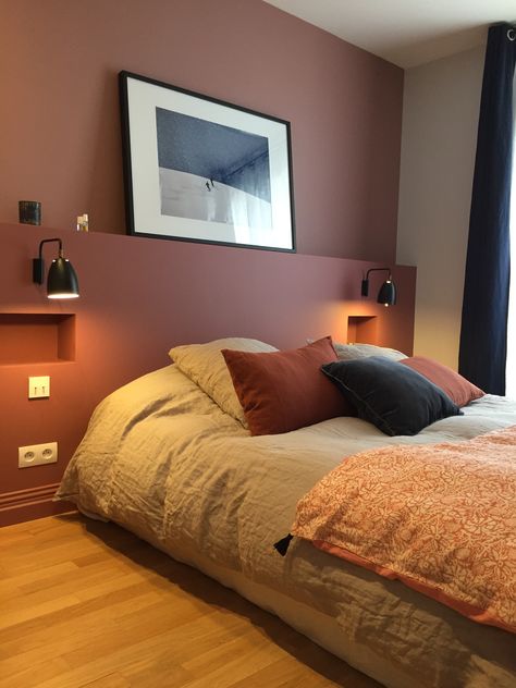 Masculine Mauve Bedroom, Rusty Pink Bedroom, Terracota Bedroom Ideas, Bedroom With Chimney Breast, Warm Bedroom Colors Earth Tones, Dark Pink Bedroom, Bedroom No Windows, Teracotta Ideas, Warm Toned Bedroom