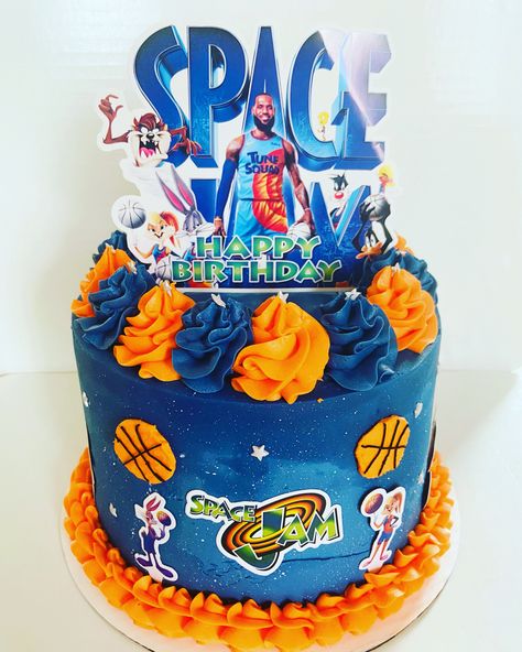 Space Jam Birthday Party Cake, Space Jam Cupcakes, Space Jam Cake, Space Jam Birthday Party, Space Jam Birthday, Jam Cake, Baby Birthday Party Theme, Baseball Theme Party, Basketball Cake