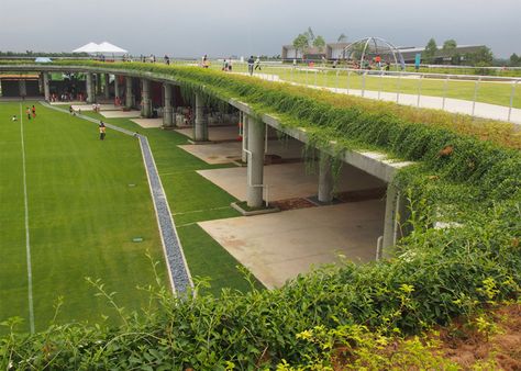 Green canopy by Garis Architects spans a community centre Urban Green Space Design, Green Structure Architecture, Green Roof Landscape Architecture, Green Public Space Architecture, Highway Architecture, Green Canopy, Green Roof Building, Parking Building, Urban Green Infrastructure