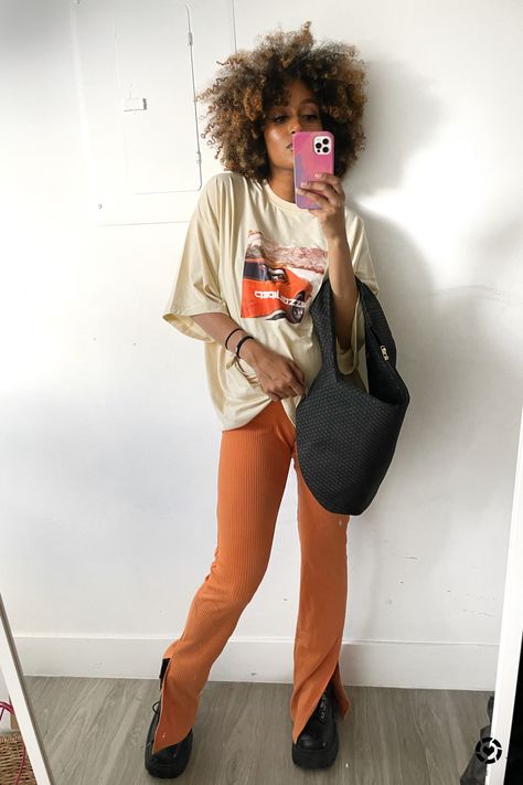 Retro Flared Pants Outfit, Orange Flares Outfit, Orange Flare Leggings Outfit, Colorful Flare Pants Outfit, Orange Courderoy Pants Outfits, Outfit With Orange Pants, Orange Flare Pants Outfit, Orange Pants Outfit Fall, How To Style Orange Pants