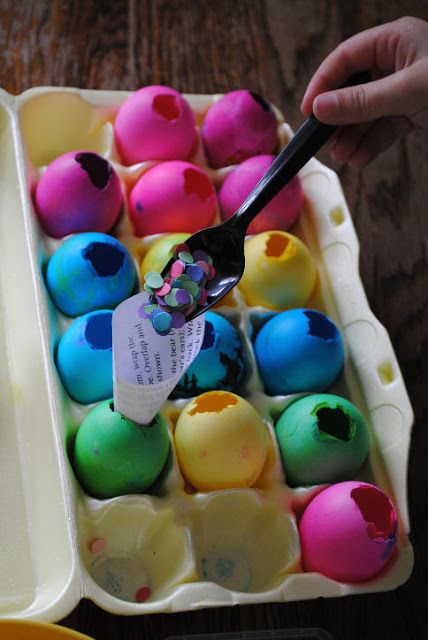 A Brief History of Cascarones and How To Make Them (Eggshells filled with Confetti) Spanish Club Ideas, Spanish Crafts, Confetti Eggs, Spanish Holidays, Mexican Party Theme, Easter Traditions, Spanish Classroom, Mexican Party, Mexican Culture