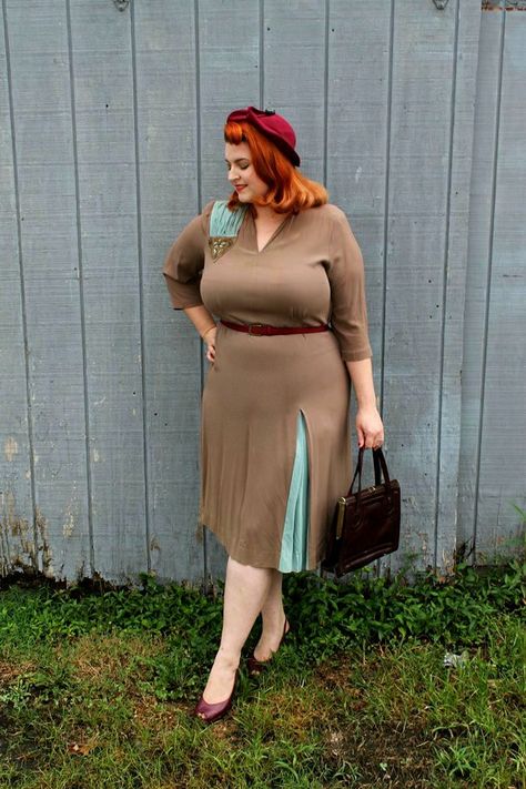 plus size vintage 1940s dress via va voom vintage with Brittany 1940s Fashion Women Plus Size, Plus Size Vintage Clothing, 1940s Fashion Women, 1940s Looks, Body Positive Fashion, 1940's Fashion, Quirky Girl, 40s Dress, Rockabilly Pinup