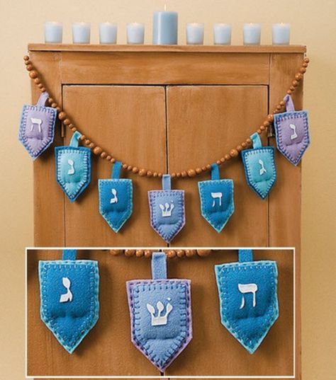 Freebie: Homespun Hanukkah Garland – Needle Work Hanukkah Garland, Hannukah Crafts, Hannukah Decorations, Hanukkah Diy, Diy Hanukkah, Happy Hannukah, Jewish Crafts, Hanukkah Crafts, Chanukah Decor