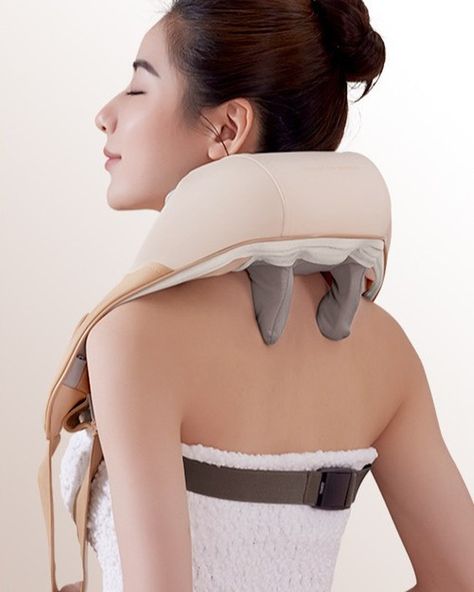 ✨ Indulge in the ultimate relaxation experience with our "Oblique Muscle Shoulder And Neck Massager Clip"! 🌟 Let the soothing kneading electric massage transport you to a realm of tranquility. Designed to target oblique muscles, shoulders, and neck, this is your go-to solution for unwinding after a long day. Elevate your self-care routine and embrace the blissful moments of rejuvenation. 💆‍♂️✨ Hashtagler: #NeckMassager #ShoulderRelief #ElectricMassage #MuscleKneading #RelaxationStation #Sooth... Oblique Muscles, Relaxation Station, Woven Leather Tote, Woven Leather Bag, Neck Massager, Vegan Purses, Neck Massage, Vintage Purse, Leather Bag Women