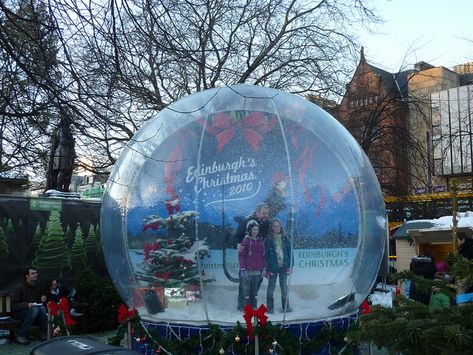 Lobby: Life-size snow globe Photo Opp Snow Globe Parade Float, Life Size Snow Globe, Christmas Decorating Hacks, Edinburgh Christmas, Christmas Parade Floats, Parade Ideas, Diy Snow, Holiday Parades, Diy Snow Globe