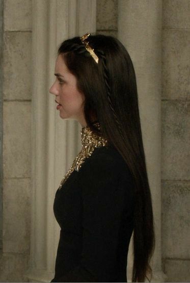 Reign Hairstyles, Reign Mary And Francis, Era Victoria, Reign Fashion, Bollywood Designer Sarees, Reign Dresses, Devious Maids, Hemlock Grove, Ariana Grande Style