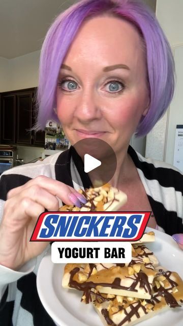 Natalie Bean on Instagram: "This really did give Snicker Vibes! 🍫   If you want the link to the bar mold, click on the link in my bio to purchase!  What do you want to see me hack next!!  Ingredients:  Vanilla Greek yogurt Honey to sweeten 2 spoonfuls of PB fit powder Baking chocolate for drizzle PB fit, mixed with water or almond milk for drizzle Peanuts   Freeze for 2-3 hours   #healthcoach #healthydessert #snickers" Pb Fit Recipes, Snickers Frozen Yogurt Bites, Peanut Butter Frozen Yogurt Bars, Frozen Peanut Butter Yogurt Bites, Peanut Butter Chocolate Chip Frozen Yogurt Bars, Snickers Frozen Yogurt, Macro Snacks, Greek Yogurt Honey, Pb Fit