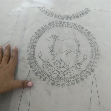 Maggam Work Designs Drawing, Hand Work Embroidery Sketch, Tracing Paper For Aari Work, Chhapni Design, Panihari Drawing, Tanjore Painting Sketches, Aari Drawing, Embroidery Tracing, Kutch Work Designs