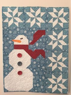 Snowman wall hanging Snowman Wall Hanging, Snow Pattern, Christmas Quilt Blocks, Snowman Quilt, Christmas Quilt Patterns, Christmas Sewing Projects, Christmas Wall Hangings, Blanket Gifts, Miniature Quilts