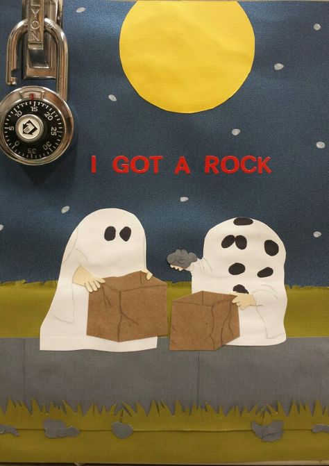 Halloween locker decorating Halloween Locker Decorations, Volleyball Christmas, I Got A Rock, Basketball Decorations, Candy Wreath, Locker Decorations, Halloween Decorations Diy Outdoor, Diy Outdoor Decor, Halloween 2022