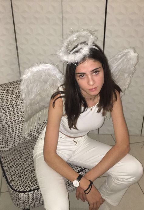 Casual Angel Costume, Angel Costume With Pants, All White Halloween Costume Ideas, Angle Halloween Costumes Aesthetic, Angelo Nero Halloween, Engel Halloween Costumes, Angle Costume Halloween, White Angel Outfit Halloween, Simple Angel Costume