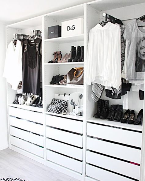 Modern Closet Designs, Dressing Design, Walking Closet, Minimalist Closet, Wardrobe Organisation, Open Closet, Modern Closet, Closet Room, Closet Decor