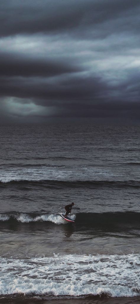 Surfing Wallpaper, Storm Tattoo, Storm Wallpaper, Surfing Aesthetic, Surf Vibes, Surfing Pictures, Woman In Black, Wind Wave, Surf Lifestyle