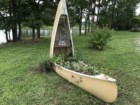 Repurpose Canoe, Old Canoe Ideas Backyards, Canoe Flower Bed, Canoe Garden, Canoe Planter, Canoe Ideas, Picnic Shelter, Bnb Ideas, Lake Cabin Decor