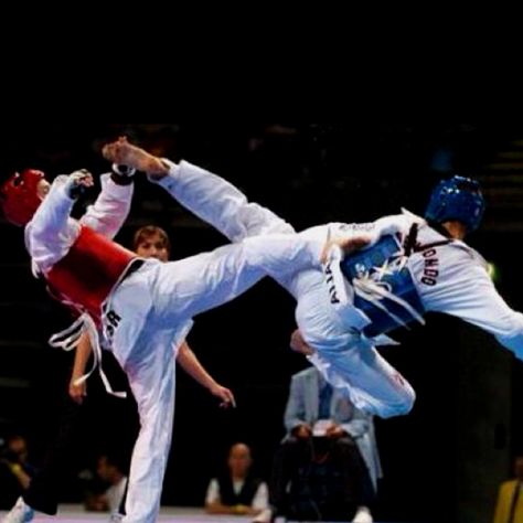 Taekwondo. Miss these days! Loved sparring in tournaments! Taekwondo Techniques, Korean Martial Arts, Action Poses Drawing, Boxe Thai, Tae Kwon Do, Combat Sports, The Grandmaster, Action Poses, Muay Thai