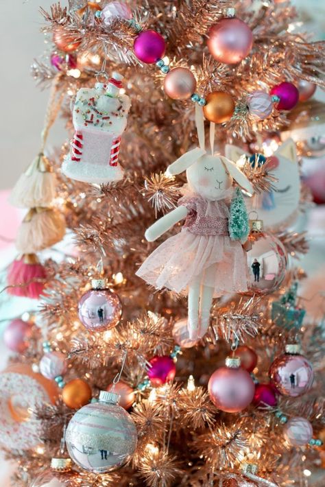 How to style a girly rose gold Christmas tree on a budget! Most all of these ornaments are available from Lauren Conrad's line at Kohl's and I'm officially obsessed! #christmas #christmasdecor #christmastree #rosegoldtree #rosegoldchristmastree #rosegold #ornaments #girlyornaments #pinkornaments #homedecor #girlschristmastree #christmashomedecor #chrsitmastreestyle Gold Tinsel Christmas Tree, Christmas Tree On A Budget, Room Surprise, Rose Gold Christmas Tree, Rose Gold Christmas Decorations, Types Of Christmas Trees, Tinsel Christmas Tree, Girly Christmas, Bohemian Christmas