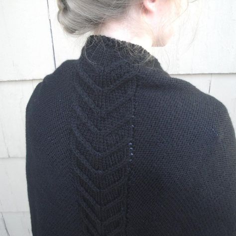 Notte Shrug Knitting pattern by Emily J. Designs Goth Knitting Patterns Free, Goth Knitting, Shrug Knitting Pattern, Emily J, Knitting Clothes, Fibres Textiles, Knit Outfit, Knitting Patterns Free, Knitting Pattern