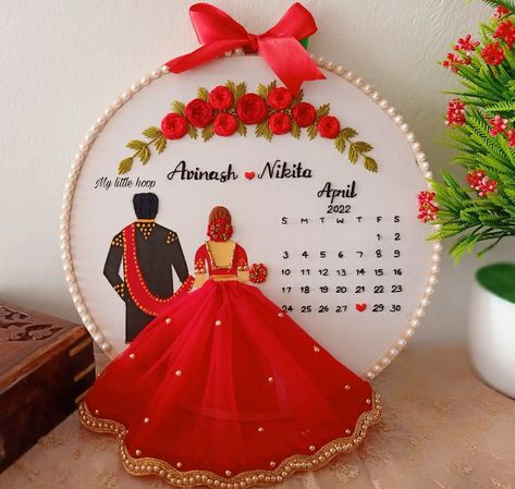 Couple Embroidery, Wedding Embroidery Hoop, Royal Indian Wedding, Anniversary Couple, Embroidery Hoop Art Diy, Wedding Hoop, Wedding Embroidery, Customised Gifts, Sikh Wedding