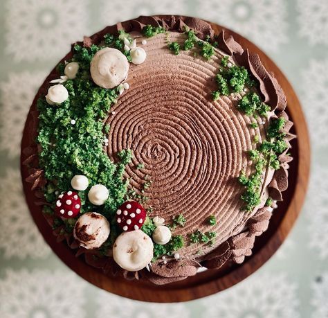 For months now I’ve secretly been hoping that someone would order a woodland mushroom cake, and this week it happened!! Yay! 🍄 🪵 🌱 Mushroom Cake, Cake Frame, Stuffed Mushrooms, Cake, Frame, Quick Saves