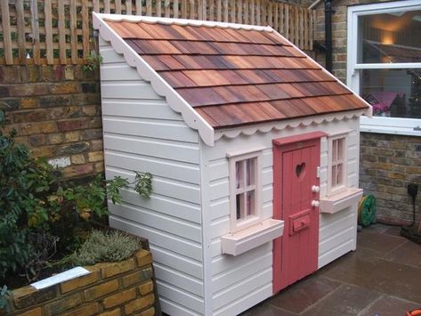 Kids Playhouse Plans, Child Friendly Garden, Outdoor Playhouses, Kids Playhouse Outdoors, Garden Playhouse, Playhouse Plans, Backyard Playhouse, Build A Playhouse, Wendy House