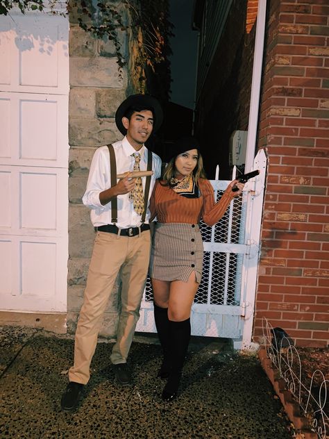 Diy Bonnie And Clyde Costume, Couple Halloween Costumes Interracial, Bonnie And Clyde Costume Couple, Bonnie Parker Costume, Couple Customes, Bonnie And Clyde Costume, Halloween Casal, Bonnie And Clyde Halloween, Cute Couple Halloween