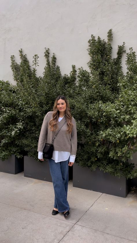 The Looker Layered V-neck sweater! The perfect sweater for all your Fall occasions #ad #brochuwalker Brochu Walker Linked over on my LTK (linked) V Neck Sweaters, Outfit Classic, Casual Fall Outfit, Fall Layers, Womens Crewneck, Simple Fashion, Fine Yarn, Cozy Outfit, Sweater Design