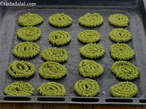 Baked Snacks Indian, Baked Indian Snacks, Jar Snacks, Jowar Recipes, Millet Cookies, Murukku Recipe, Spinach Healthy, Recipe Spinach, Diwali Snacks