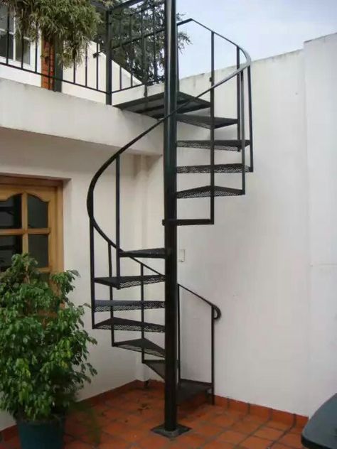 Spiral Staircase Outdoor, Chalet Modern, Spiral Stairs Design, Outside Stairs, Staircase Outdoor, Circular Stairs, Terrasse Design, Balcony Grill Design, Rooftop Terrace Design