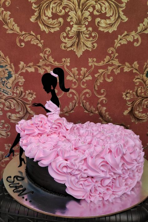 Doll cake dress ideas Birthday cake for girls design and ideas #magdelights Chocolate Barbie Cake, Doll Cakes Ideas Princess, Dress Ideas Birthday, Doll Dress Cake, Birthday Dinner Dresses, Pink Birthday Cake Ideas, Barbie Themed Cake, Violet Cake, Barbie Dress Cake