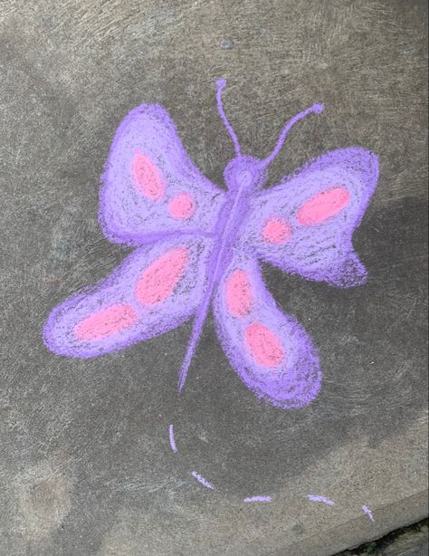 Chalk art Chalk Butterfly Art, Chalk Art Butterfly, Chalk Butterfly, Fun Chalk Art, Chalk Ideas, Chalk Wall, Sidewalk Chalk Art, Dinosaur Drawing, Grace Elizabeth