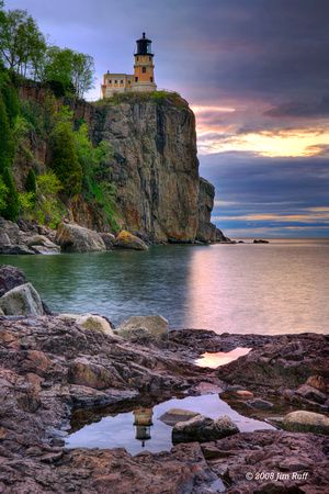 Split Rock Lighthouse  Split Rock Lighthouse State Park, MN. I've been  here, but would like to go again! Lake Lighthouse, Split Rock Lighthouse, Split Rock, Lighthouse Photos, Lighthouse Pictures, Lighthouse Art, Photography Winter, Beautiful Lighthouse, The Great Lakes