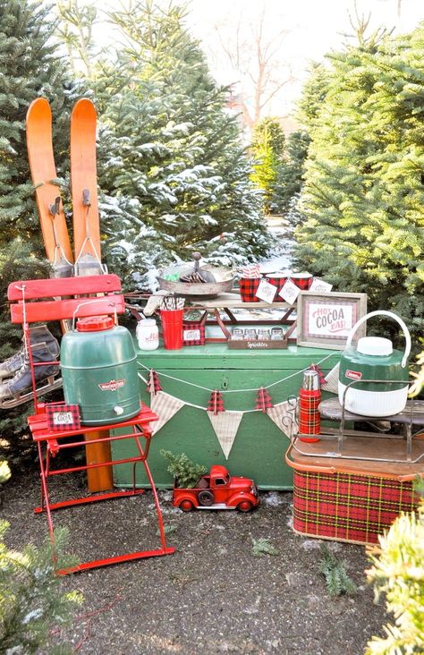 Kara's Party Ideas Hot Cocoa Bar with FREE Printables | Kara's Party Ideas Vintage Tailgate, Hot Cocoa Bar Christmas, Christmas Hot Chocolate Bar, Hot Chocolate Party, Hot Chocolate Sign, Cocoa Party, Mountain Christmas, Diy Hot Cocoa, Christmas Tree Lots