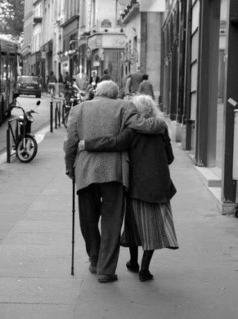 Cute Old Couples, Vieux Couples, Old Fashioned Love, Old Couple, Fotografi Vintage, Old Couples, Art Of Love, My Kind Of Love, The Love Club