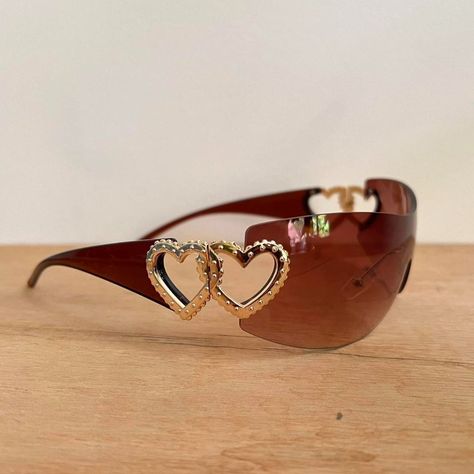 Y2k 2000s Vintage Style Brown Frameless Heart Sunglasses Brown Frame With A Frameless Lens These Glasses Are Unisex :)! Uva Uvb Protection Brand New 70s Glasses Sunglasses, 2000s Accessories, 70s Glasses, 2000s Sunglasses, Y2k Glasses, 70s Sunglasses, Sunglasses Aesthetic, Brown Y2k, Sunglasses Brown