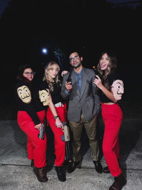 money heist costume Money Heist Costume Couple, Money Heist Costume, Funny Turkey Pictures, Turkey Pics, Funny Turkey, Halloween Pumpkins Painted, Halloween Inspo, Fantasias Halloween, Couples Costumes