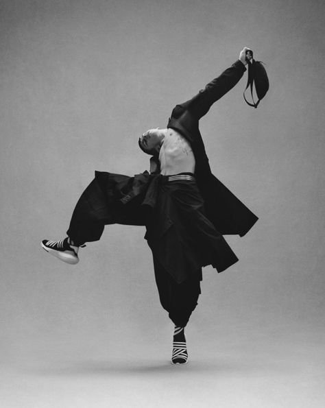 Y 3 Yohji Yamamoto, Corte De Cabelo Masculino, Studio Photoshoot, Spring Summer 2022, Shooting Photo, Dance Fashion, 20th Anniversary, Yohji Yamamoto, Chapter 1