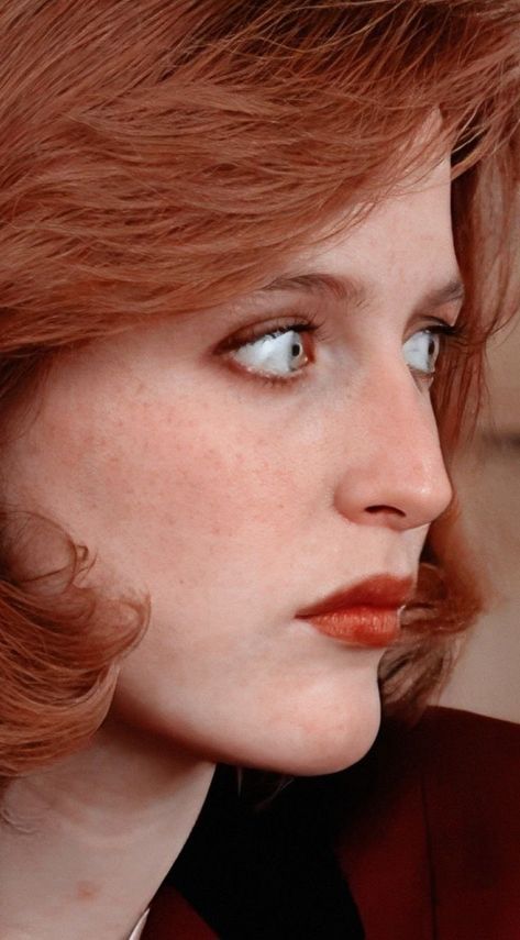 Gillian Anderson 90s Style, Gillian Anderson Makeup, Scully Makeup, Dana Scully Makeup, Dana Scully Aesthetic, Dana Scully Costume, Scully Aesthetic, Gillian Anderson 90s, Xfiles Scully