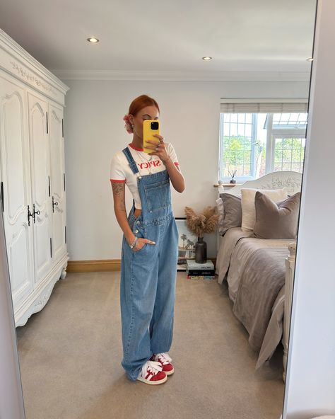 C A I T L I N H E A T H 👽🦋🪩 | Casual denim looks 🧿 | Instagram Outfit Inspo Overalls, Cute Overalls Outfits, Baggy Overalls Outfit, Styling Jumpsuits, Denim Overalls Outfit, Overall Outfits, Overalls Outfits, Baggy Overalls, Outfit Female