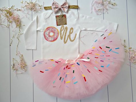 Baby First Birthday Dress, Donut First Birthday, Tutu En Tulle, Donut Themed Birthday Party, 1st Birthday Tutu, Birthday Donuts, Donut Birthday Parties, Donut Birthday, First Birthday Dresses