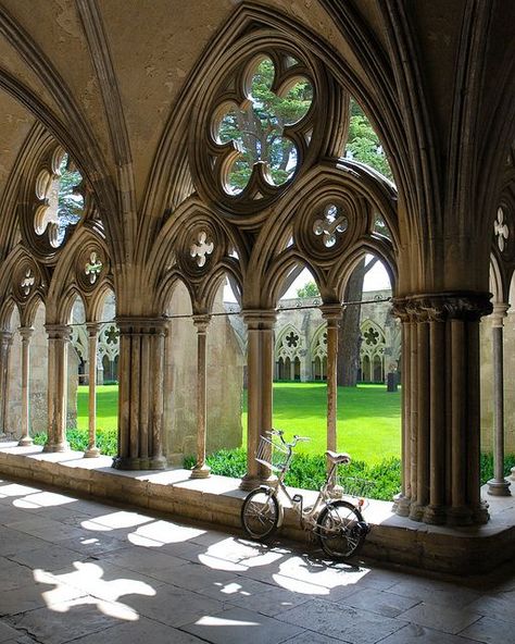 Salisbury Uk, Salisbury Cathedral, The Cloisters, Cathedral Church, Church Architecture, Gothic Architecture, Place Of Worship, Salisbury, Beautiful Architecture