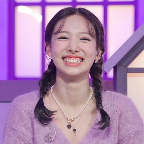 Nayeon Smiling, Nayeon Smile, Nayeon Photo, Bunny Teeth, Nayeon Icons, Smile Icon, Sana Momo, Dara Kpop, Twice Nayeon