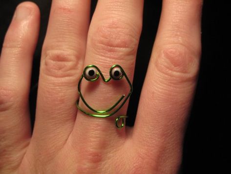 Wire Wrapped Green Frog MADE to ORDER Ring With Eyes Frog Wire Ring, Wire Frog, Diy Rings Easy, Frog Ring, Parker Colorado, Parrot Green, Wire Ring, How To Make Rings, Green Frog